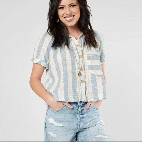 We The Free Away At Sea Striped Linen Blend Button Down Cropped Collared Shirt - Picture 1 of 11